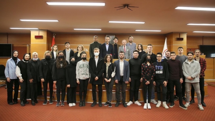 genclik-meclisinde-toplanti-heyecani.jpg