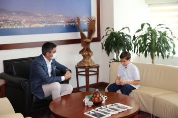 Görme Engelli Çocuğun Sesli Kütüphane Hayali Kartal’Da Gerçek Oldu
