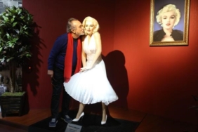 guneri-civaoglu-marilyn-monroe-nun-heykelini-optu9fa644e1-31a1-4a59-a1d0-68329b66f02f28032016144628.jpeg