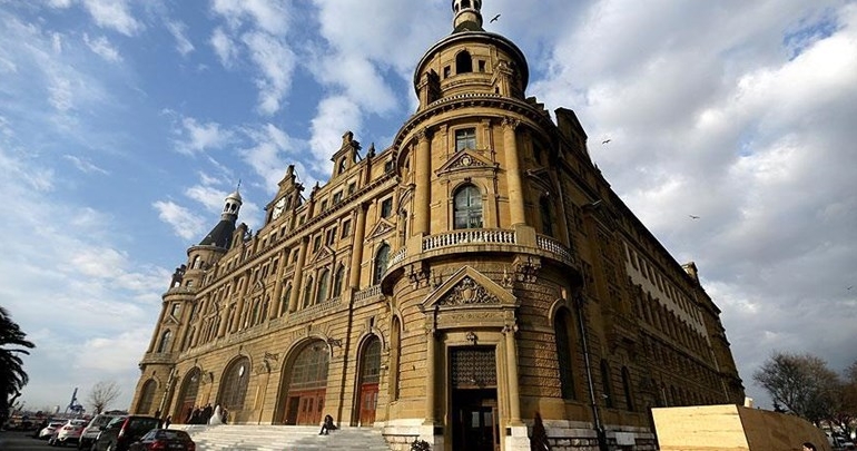 Haydarpaşa kum zeminde yıllara meydan okuyor
