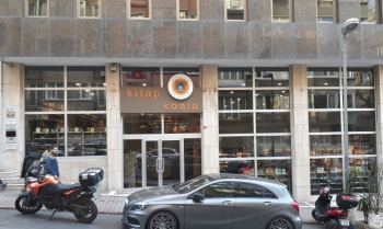 Hayvanseverler Kitap Kafe Açtı