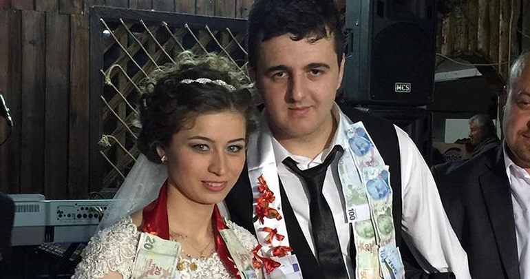 Hükümlü izin gününde evlendi