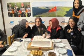istanbul-avrupa-yakasi-ardahanlilar-dernegi-kadin-kollarindan-tugba-dursun-a-anlamli-jest.jpg