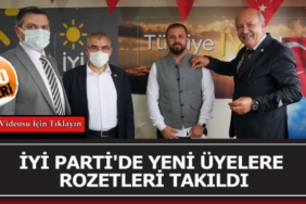 iyi-parti-de-yeni-uyelere-rozetleri-takildi-79682.JPG