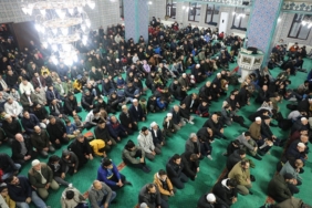 k-githane-de-her-pazar-genclik-sabah-namazinda-bulusuyor.jpg
