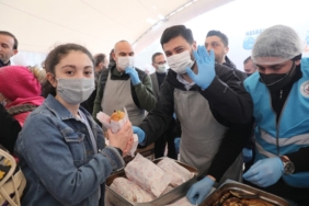 kagithaneliler-kisin-tadini-balik-ekmek-festivalinde-cikardi.jpg
