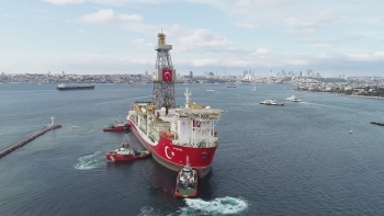 Kanuni Sondaj Gemisinin Haydarpaşa Limanı’Na Yanaştığı Anlar Havadan Görüntülendi