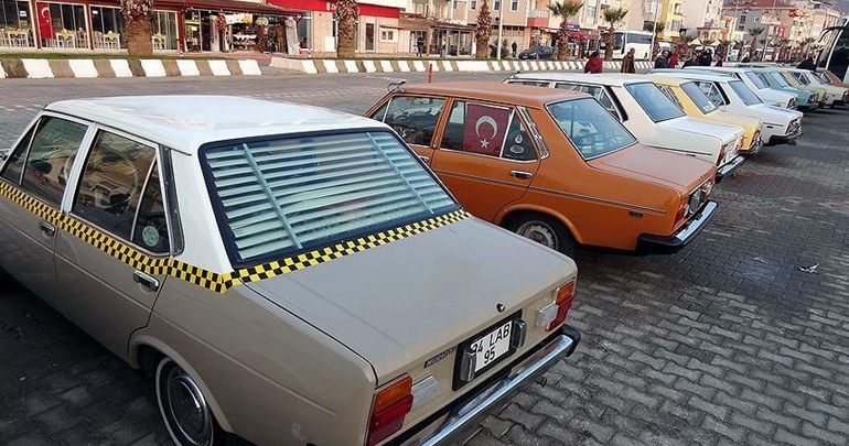 Klasik otomobil tutkunları Gelibolu Yarımadası’nda