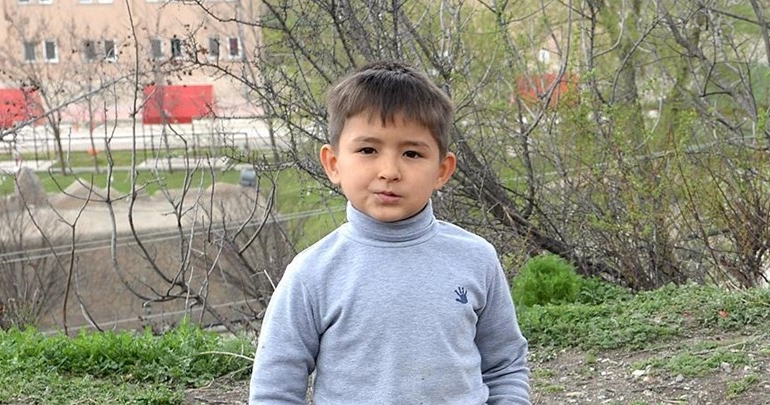 Minik Batuhan kaybolan kuzeninin bulunmasını istiyor