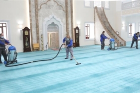 ramazan-ayi-oncesi-camiler-gul-suyuyla-temizlendi.jpg