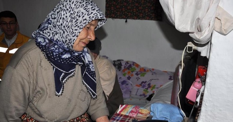 Sağlık Bakanı Müezzinoğlu’ndan Şerife nineye teşekkür telefonu