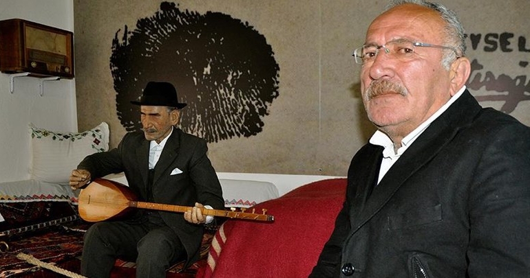 ‘Sazını öpmeden yere koymazdı’