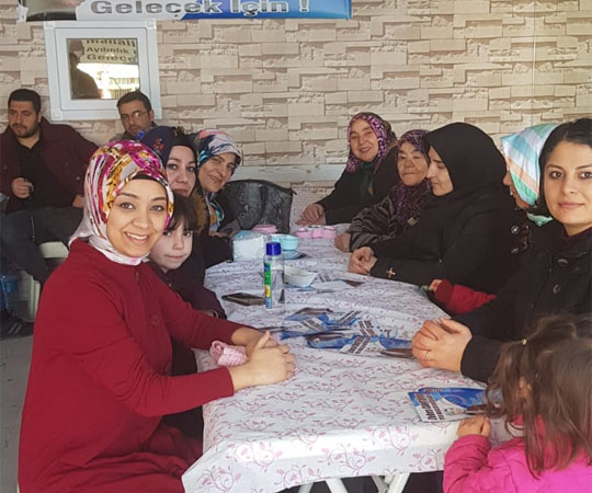 seçim irtibat bürosuna ziyaretçi akını