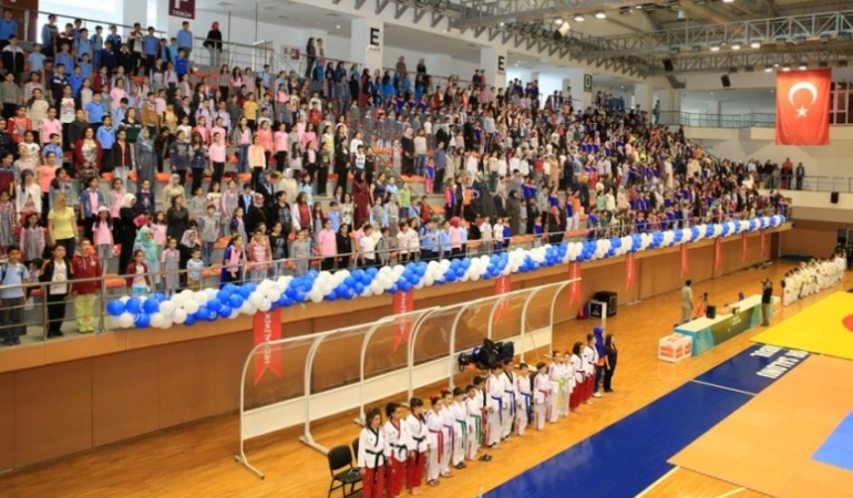 Sporcular Bahar Şöleni’nde Buluştu
