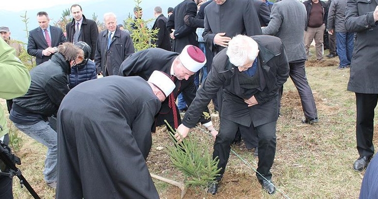 Srebrenitsa soykırımı kurbanları için hatıra ormanı