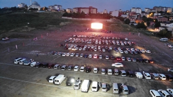 Sultanbeyli’De Açık Havada Arabalı Sinema Gecesi