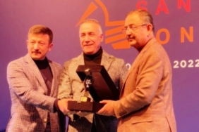 sultangazi-belediyesi-yilin-en-iyi-kultur-ve-sanat-sezonu-odulunu-aldi.jpg