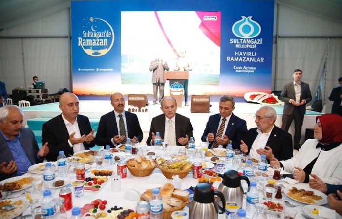 Topbaş, Sultangazi ‘de Sivaslılar’ın iftarına katıldı