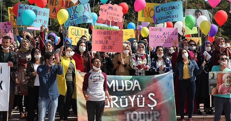 Üniversiteli gençlerden lösemili miniklere destek