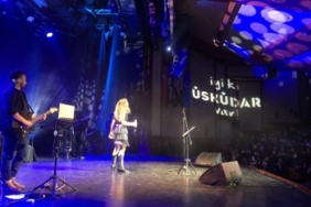 uskudar-da-konser-veren-irmak-arici-dan-yeni-sarki-mesaji.jpg
