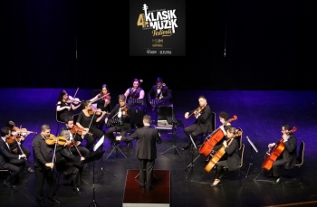 Yeni Yılın İlk Konseri Ataşehir Belediyesi Gençlik Senfoni Orkestrası’Ndan