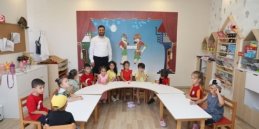 yesilce-cocuk-yuvasi-nda-cocuklar-eglenerek-ogreniyor.jpg
