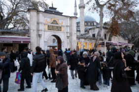 18356-regaip-kandili-eyupsultanda-yogun-katilimla-g-20251226-114023-eyupsultan-haberler_500x294.jpeg