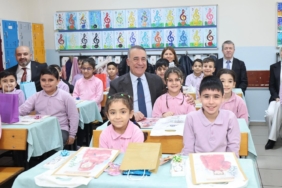 baskan-dursun-cocuklarin-karne-heyecanini-paylasti_1768565635_f9fdb13519b16b5ba108.jpeg