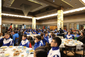 buyukakin-basarili-sporcularla-iftar-yapti-3-1773125353-204-x750.jpeg