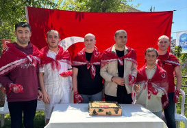 18556-ozel-ogrenciler-askerlik-heyecanini-aileleriy-20260508-150854-eyupsultan-haberler_500x294.jpeg