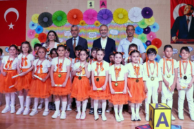18614-baskan-ozmen-minik-ogrencilerin-okuma-bayrami-20260612-121622-eyupsultan-haberler_500x294.jpg