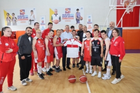 baskan-dursun-down-sendromlu-basketbol-milli-takimimizla-bir-arada_1781603327_1e3732f1749c14ddcfe2.j.jpeg