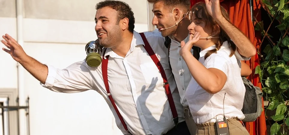 20260708-maltepede-yaz-tiyatrosu-coskusu-zumrutevlerde-surdu-772360.webp.webp