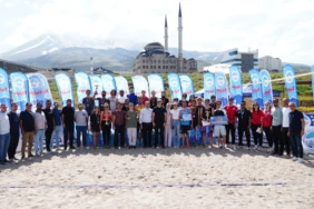 20260720-erciyeste-zirvede-plaj-voleybolu-heyecani-300434.webp.webp
