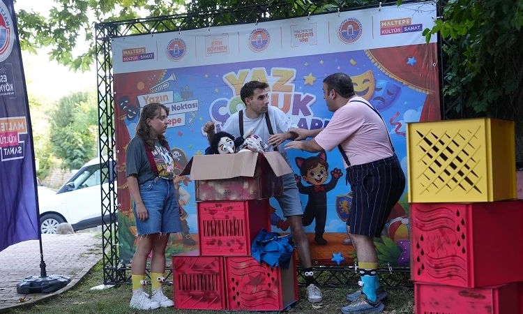 20260728-maltepede-cocuklara-kukla-tiyatrosu-surprizi-renkli-aksam-buyuk-ilgi-gordu-668668.webp.webp