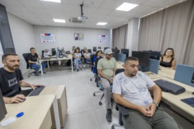 20260826-mersinde-genclere-yonelik-dijital-beceri-egitimleri-suruyor-802093.webp.webp