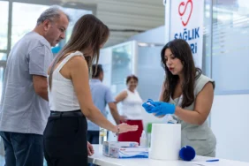 20260904-izmirde-sigara-birakma-farkindaligi-icin-ozel-stant-413193.webp.webp