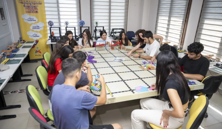 Mersin’de Çocuk ve Gençlerin Fikirleri Prototiplere Dönüşüyor