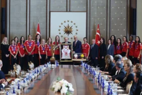 20260908-cumhurbaskani-erdogandan-sampiyon-voleybolculara-tebrik-636194.webp.webp