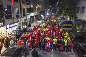 bahcelievler-de-102-metrelik-bayrakla-cumhuriyet-coskusu_5760.jpg
