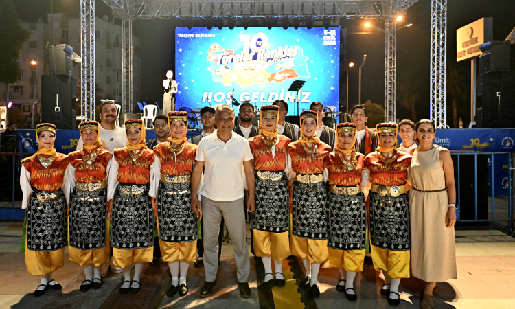 Muratpaşa’da Yöreler Renkler Festivali 10. Kez Kültürleri Buluşturdu